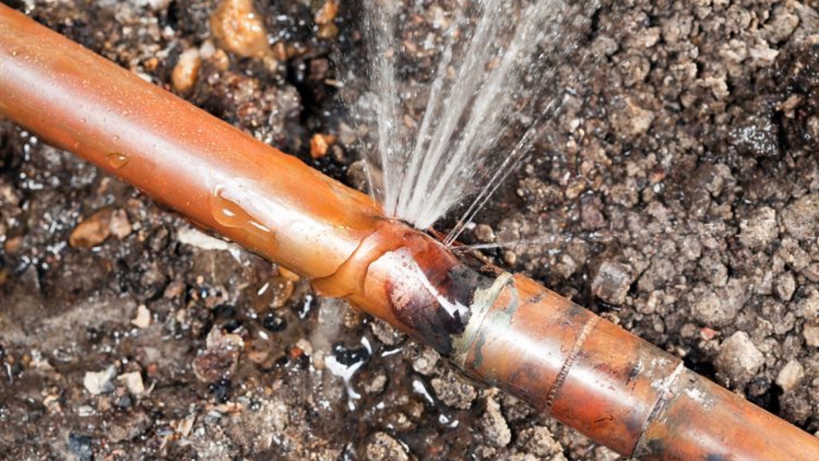 Water spraying from a split in a residential copper pipe